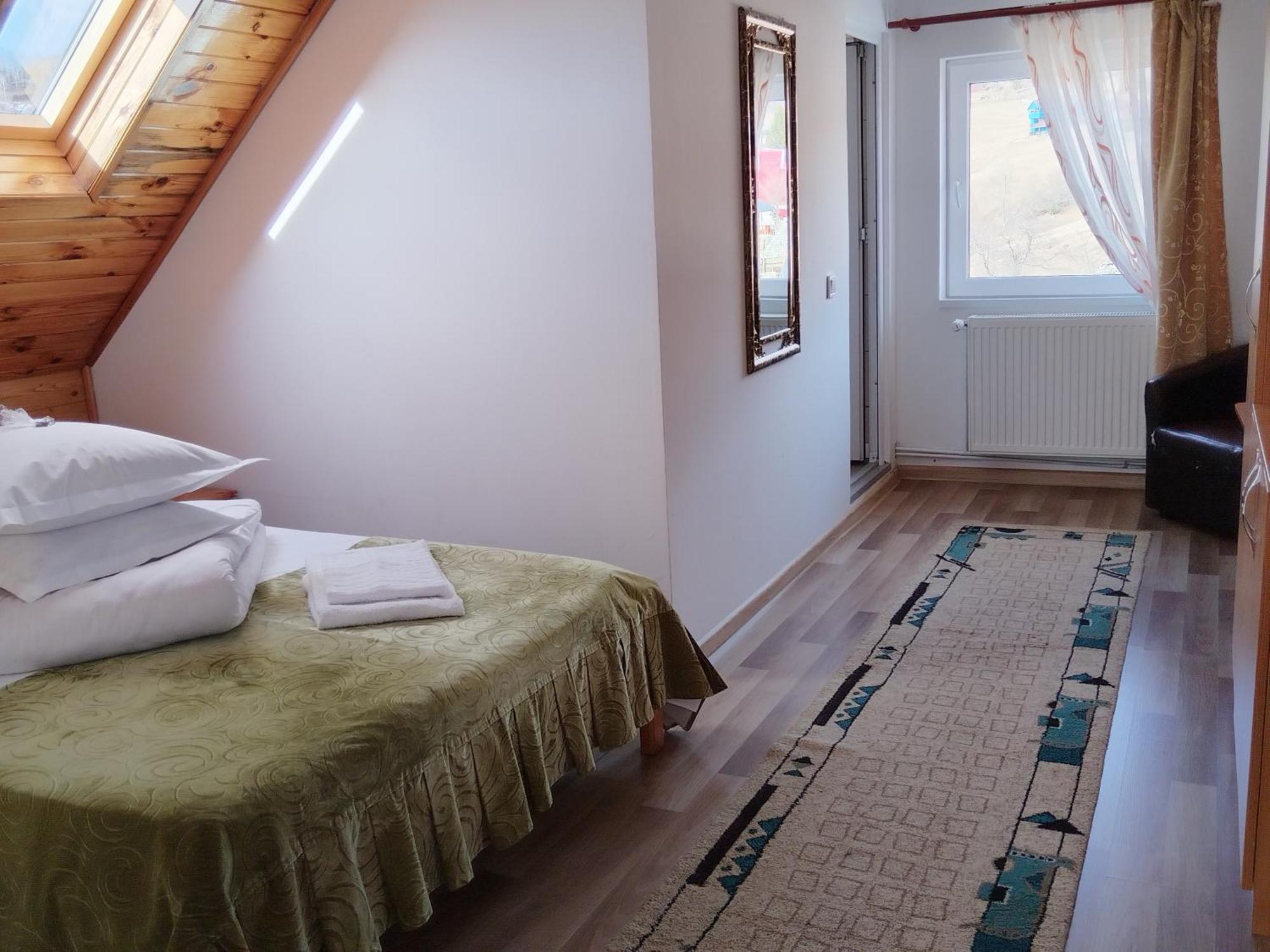 Hotel Garofita Pietrei Craiului à Peştera Extérieur photo